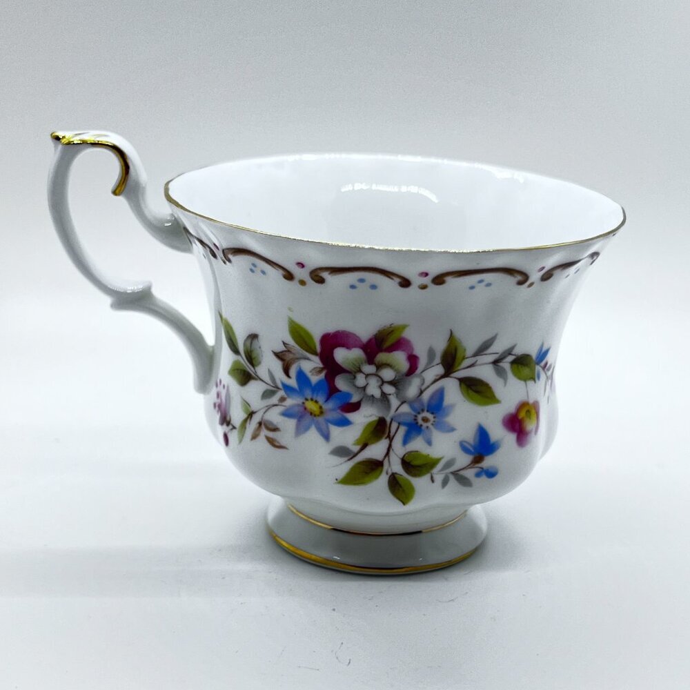 Royal Albert Jubilee Rose Vintage Teacup and Saucer - Picture 5 of 12